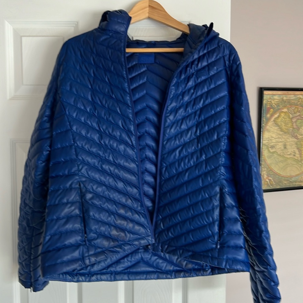 Lacoste cobalt blue thin hooded puffer jacket. Spring/fall jacket size 42.
